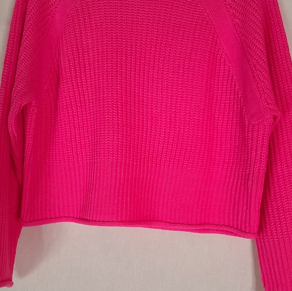 NWOT - HOT PINK KNITTED SWEATER - Picture 5 of 9